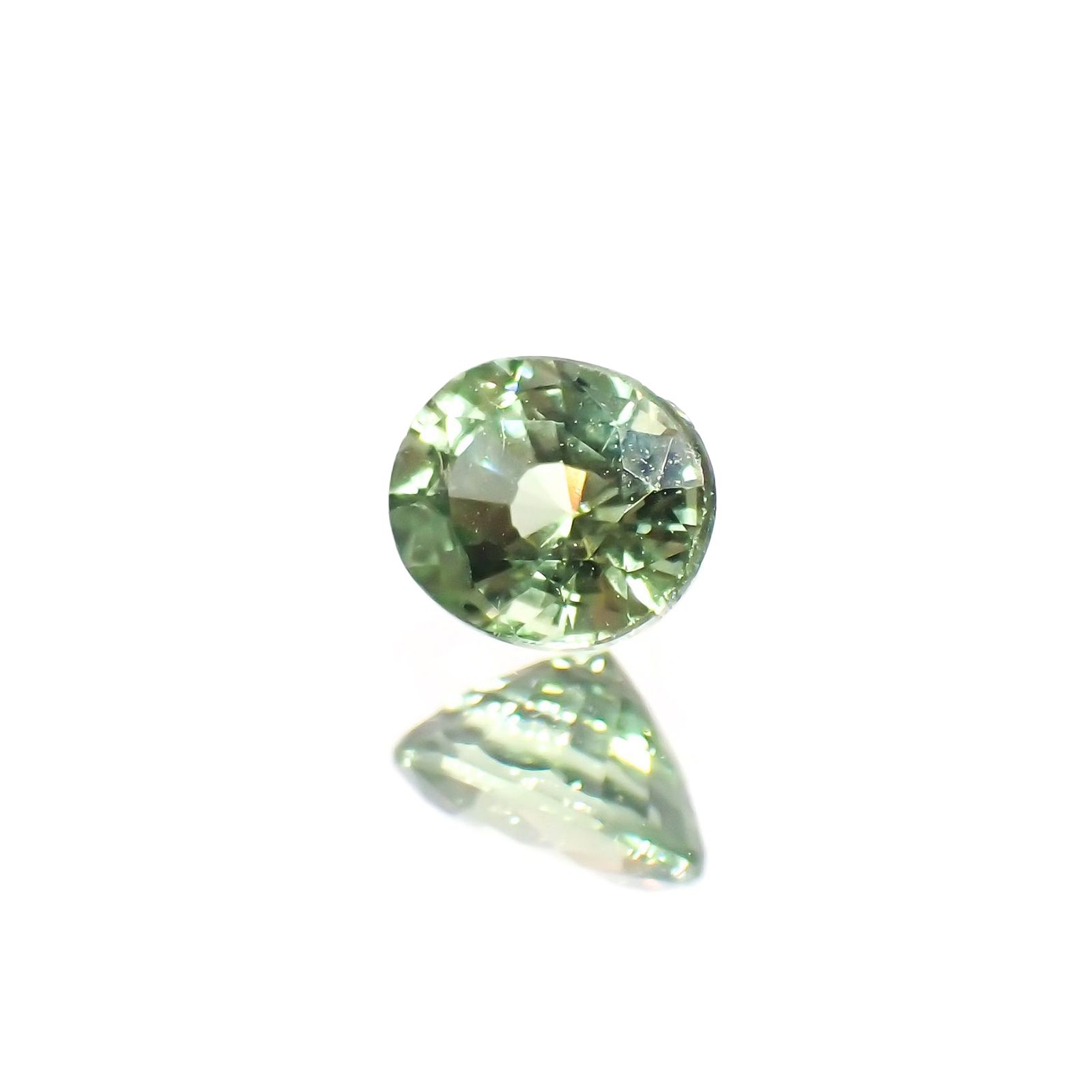グリーンクリソベリル(宝石名クリソベリル)スリランカ/マダガスカル産 識別済 0.38ct / 4.4x3.7mm前後 [220114478]