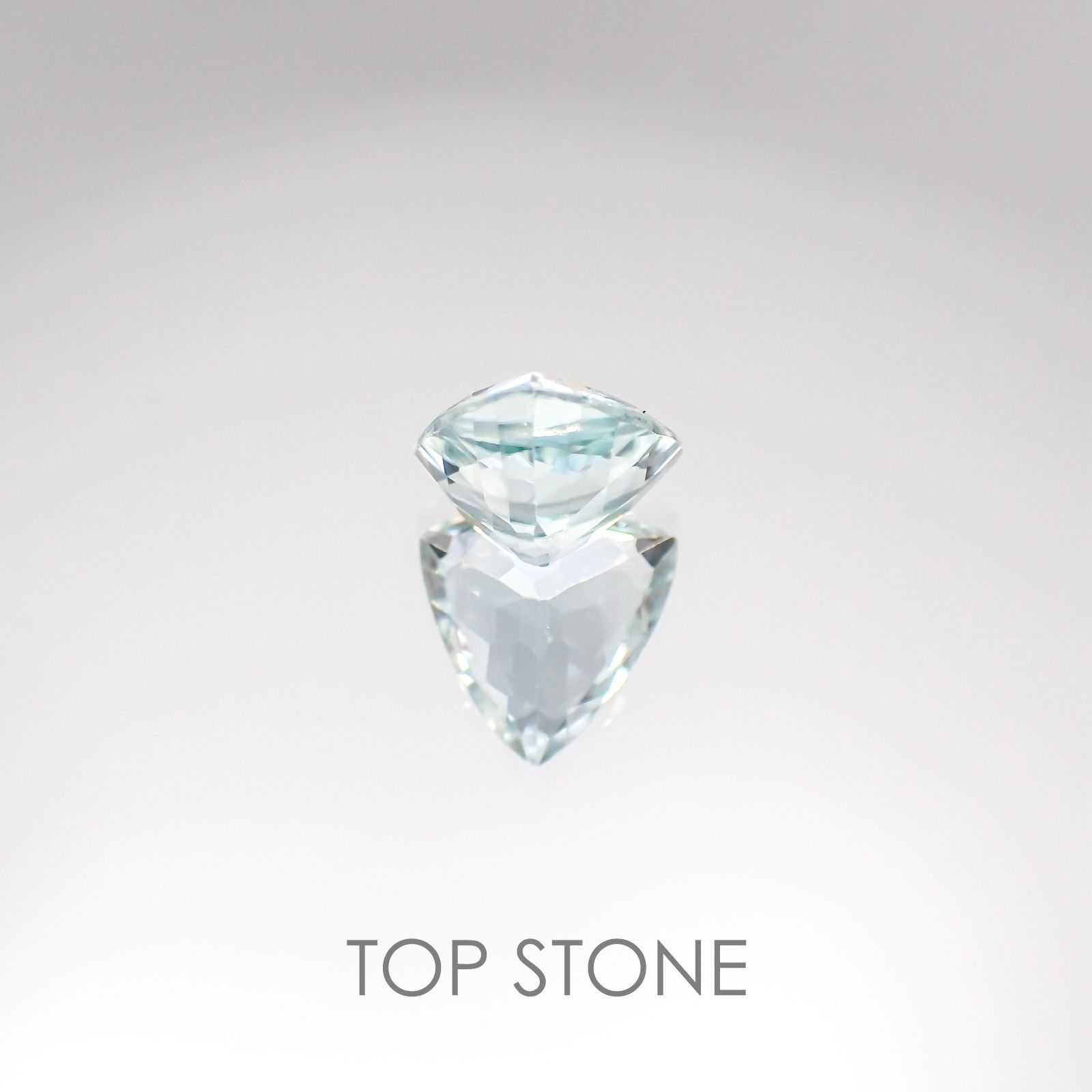 アンブリゴナイト/モンテブラサイト マダガスカル産 ルース 1.92ct[20127383]8.4×8.7mm前後