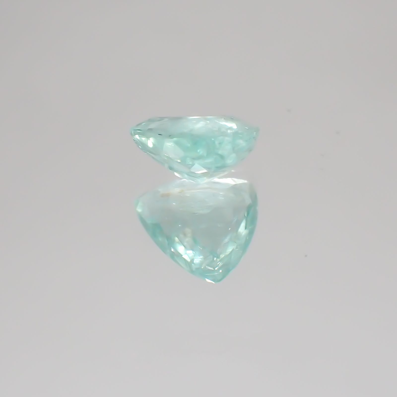 パライバトルマリン(宝石名トルマリン/別名パライバ・トルマリン) モザンビーク産 1.57ct 識別済[21059398]7.5×8.1mm前後