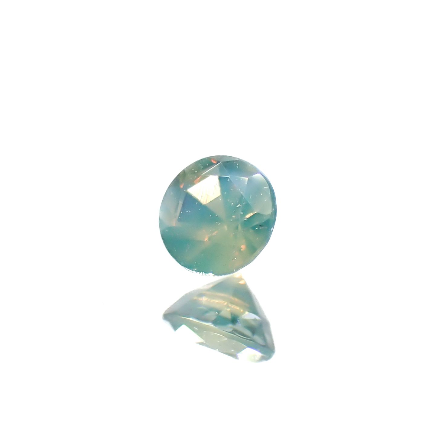 シルキーアレキサンドライト ブラジル・ミナスジェライス州ヘマチタ鉱山産 0.11ct [241129510]2.8x2.8mm前後