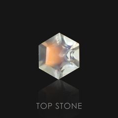 ◇ヘキサゴンカット◇レインボームーンストーンSA(宝石名アンデシン・ラブラドライト) インド・タミルナードゥ産 0.30ct 識別済[21059520]4.1×4.1mm前後