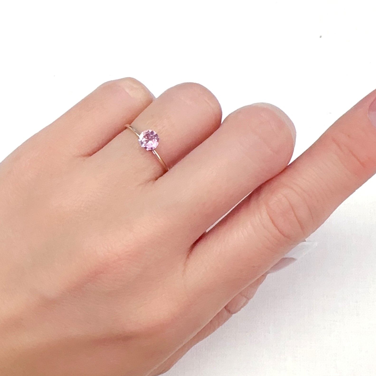 シルキーピンクスピネル タンザニア産 0.44ct[231224959]5x4.9mm前後