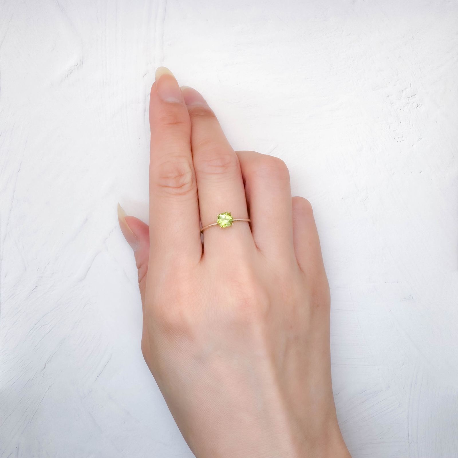 ◇ヘキサゴンカット◇ペリドット(宝石名ペリドット) パキスタン産 0.63ct 識別済[250813100]4.9×4.9mm前後