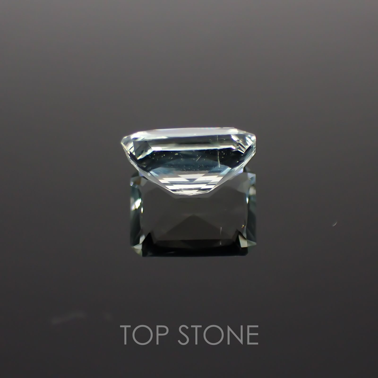 ライムスポジュミン(宝石名スポジュミン) ブラジル産 1.77ct 識別済[19111500]8.4×6.4mm前後