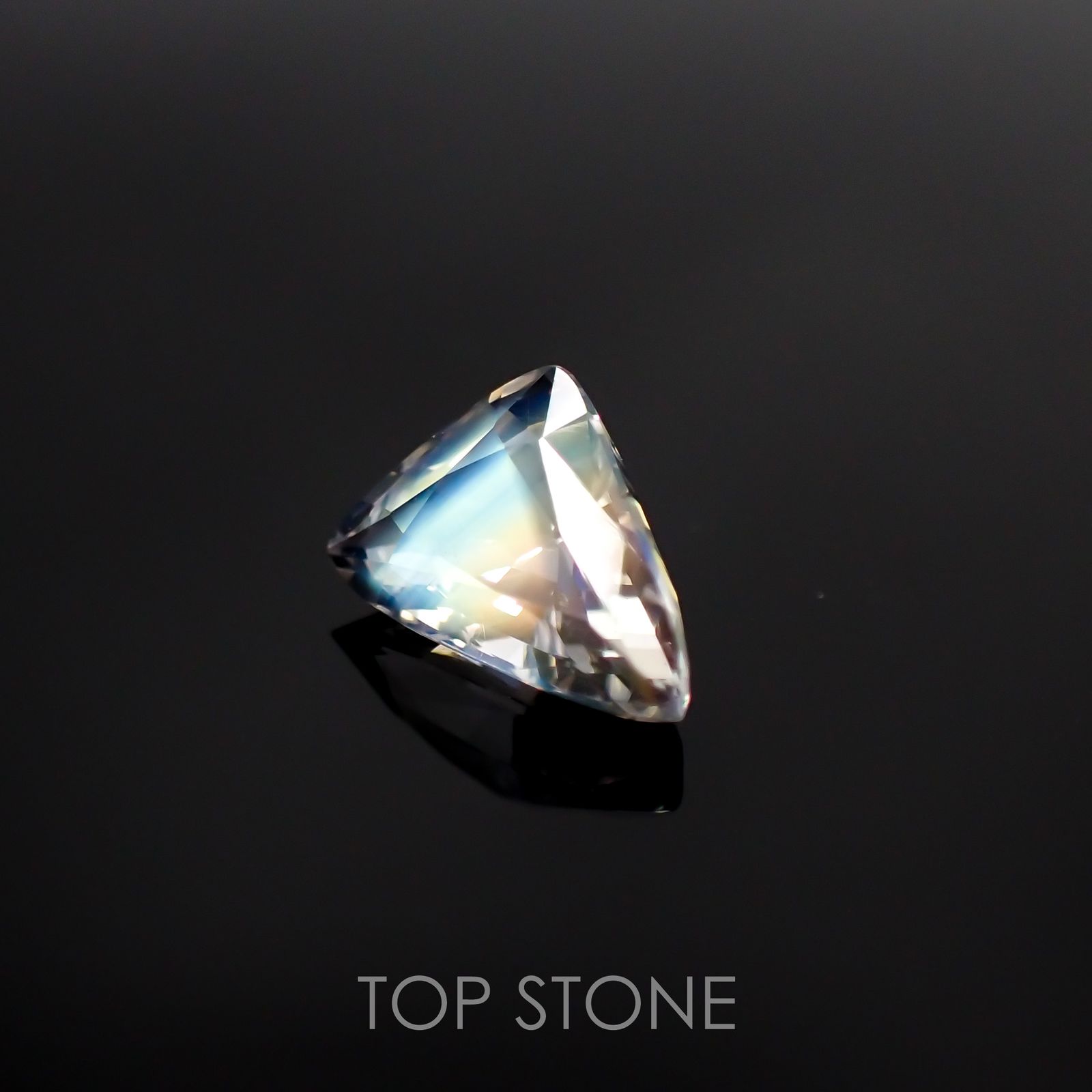 レインボームーンストーン(アンデシンラブラドライト) マダガスカル産 ルース 1.35ct[210611254]6.4×9.8mm前後