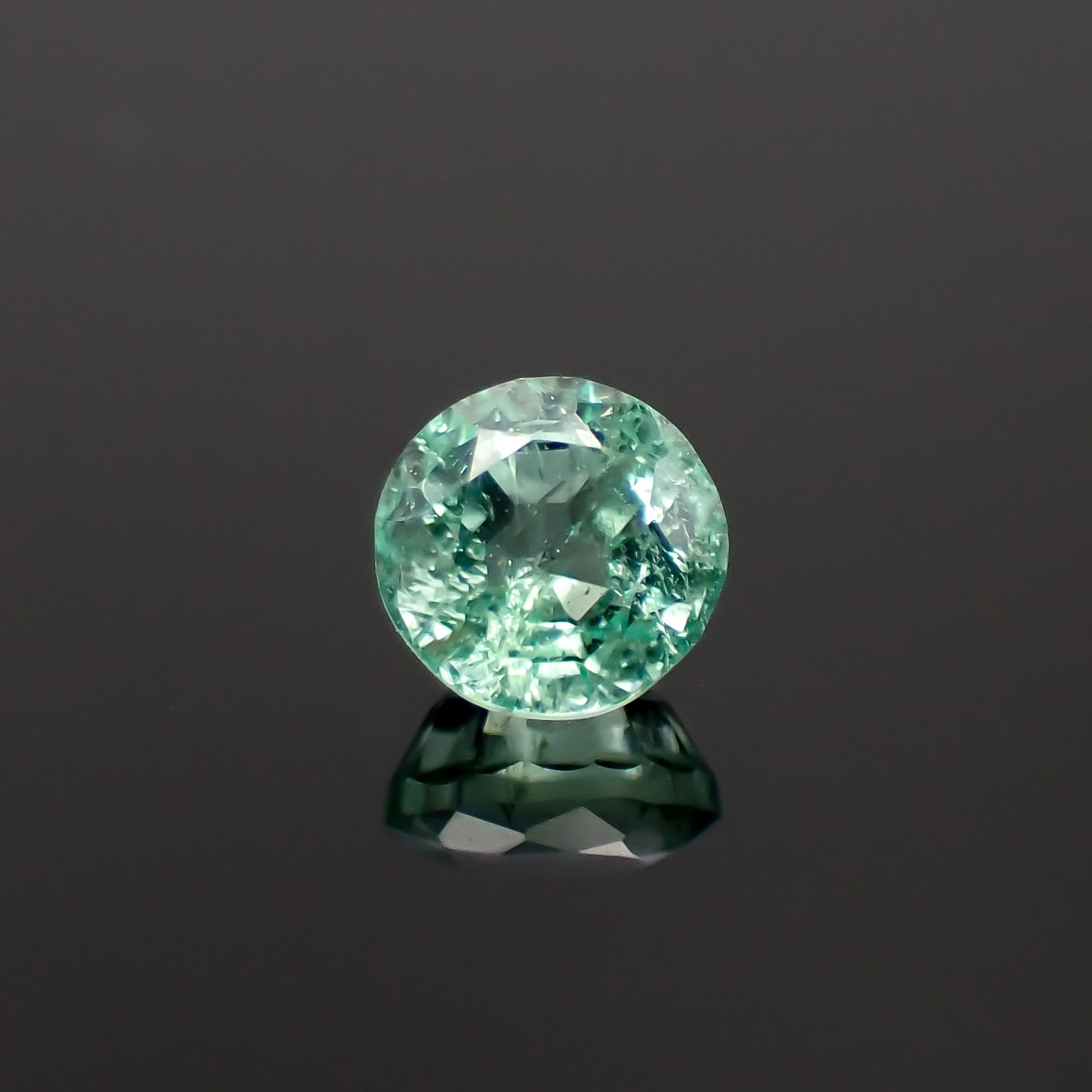 パステルカラーエメラルド コロンビア産 0.26ct[230421729]3.9x3.8mm前後