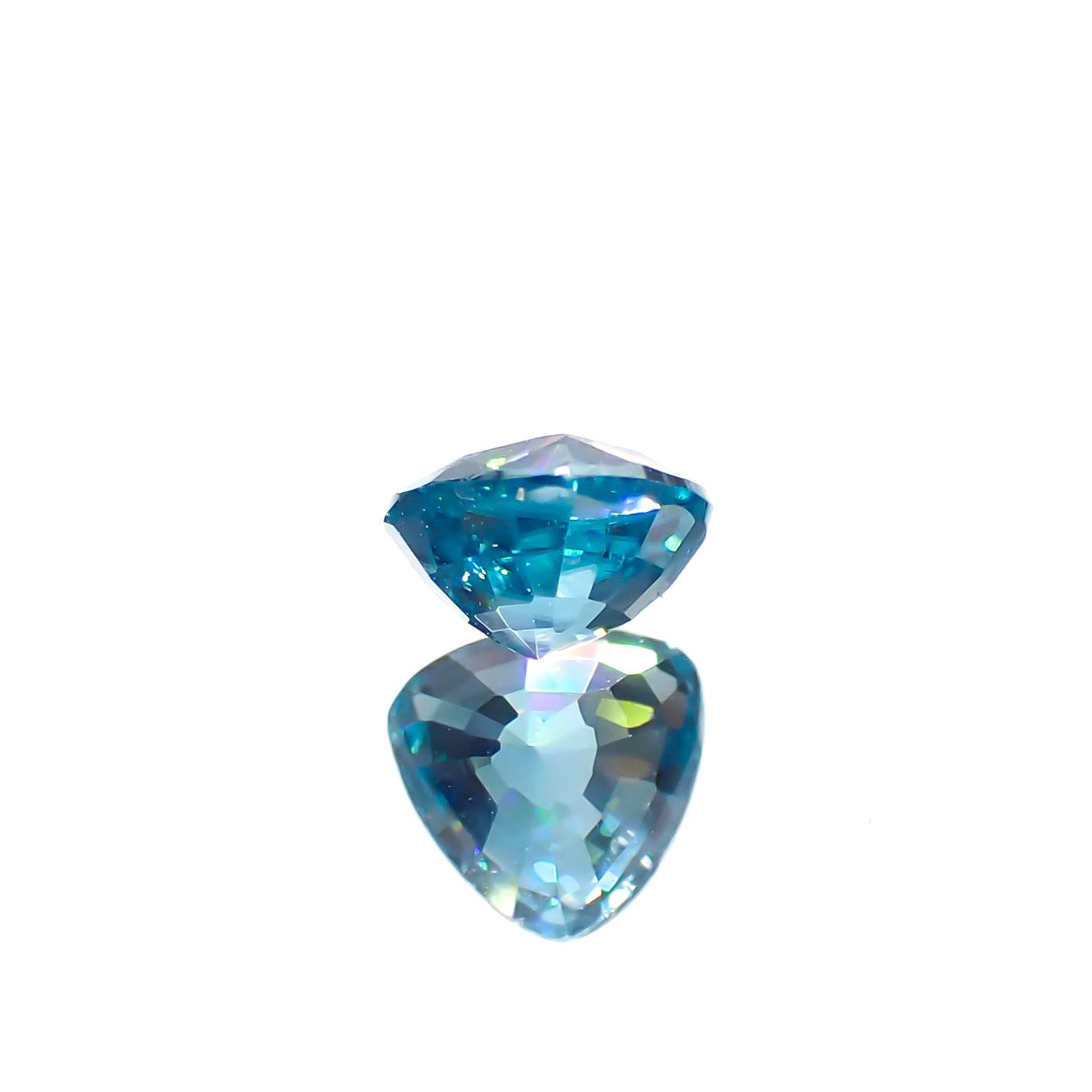 ブルージルコン カンボジア産 0.70ct[240728505]4.9x4.9mm前後