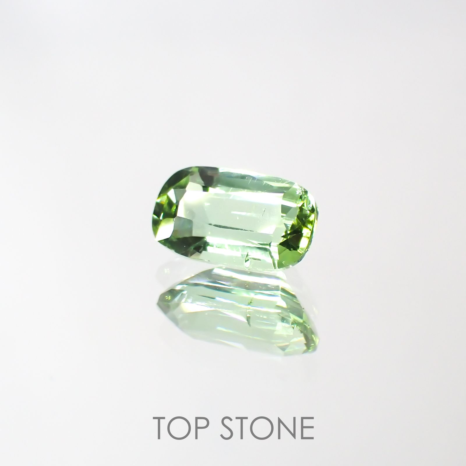 ミントトルマリン(宝石名グリーン・トルマリン) アフガニスタン産 0.68ct 識別済[211013618]7×4mm前後