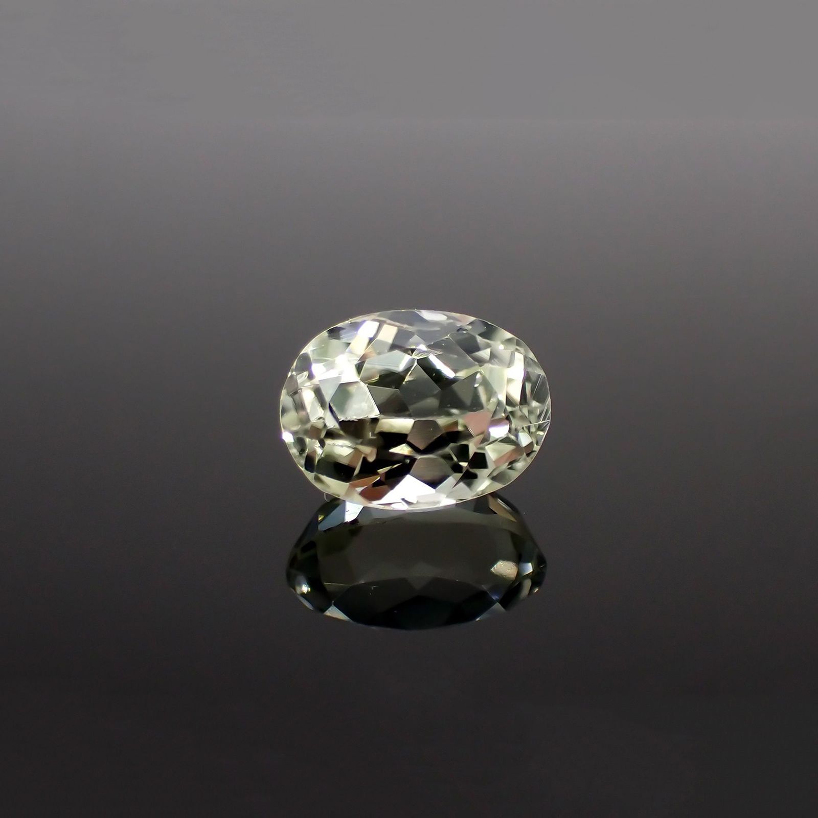シリマナイト(宝石名シリマナイト)インド産 識別済 1.65ct / 7.9x5.9mm前後 [211113697]