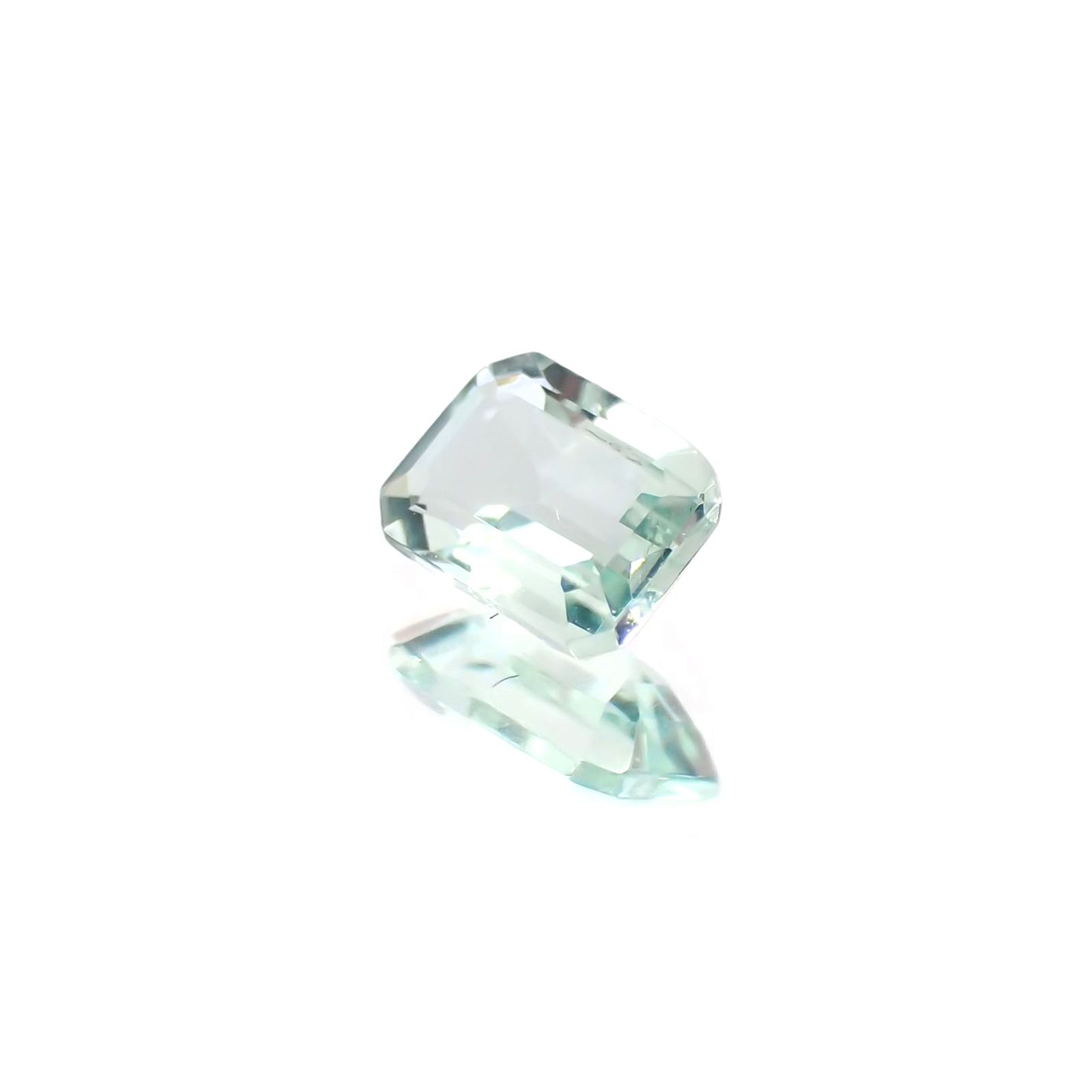 ミントベリル(宝石名グリーン・ベリル) ブラジル産 識別済 0.17ct / 4.2x3.2mm前後 [21059708]