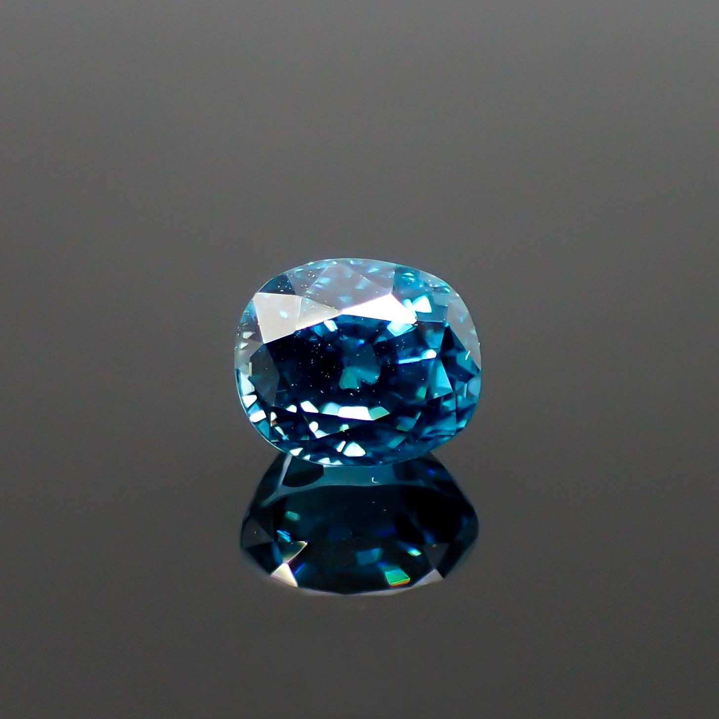 ラタナキリブルージルコン カンボジア産 2.07ct[220917925]6.5x5.5mm前後
