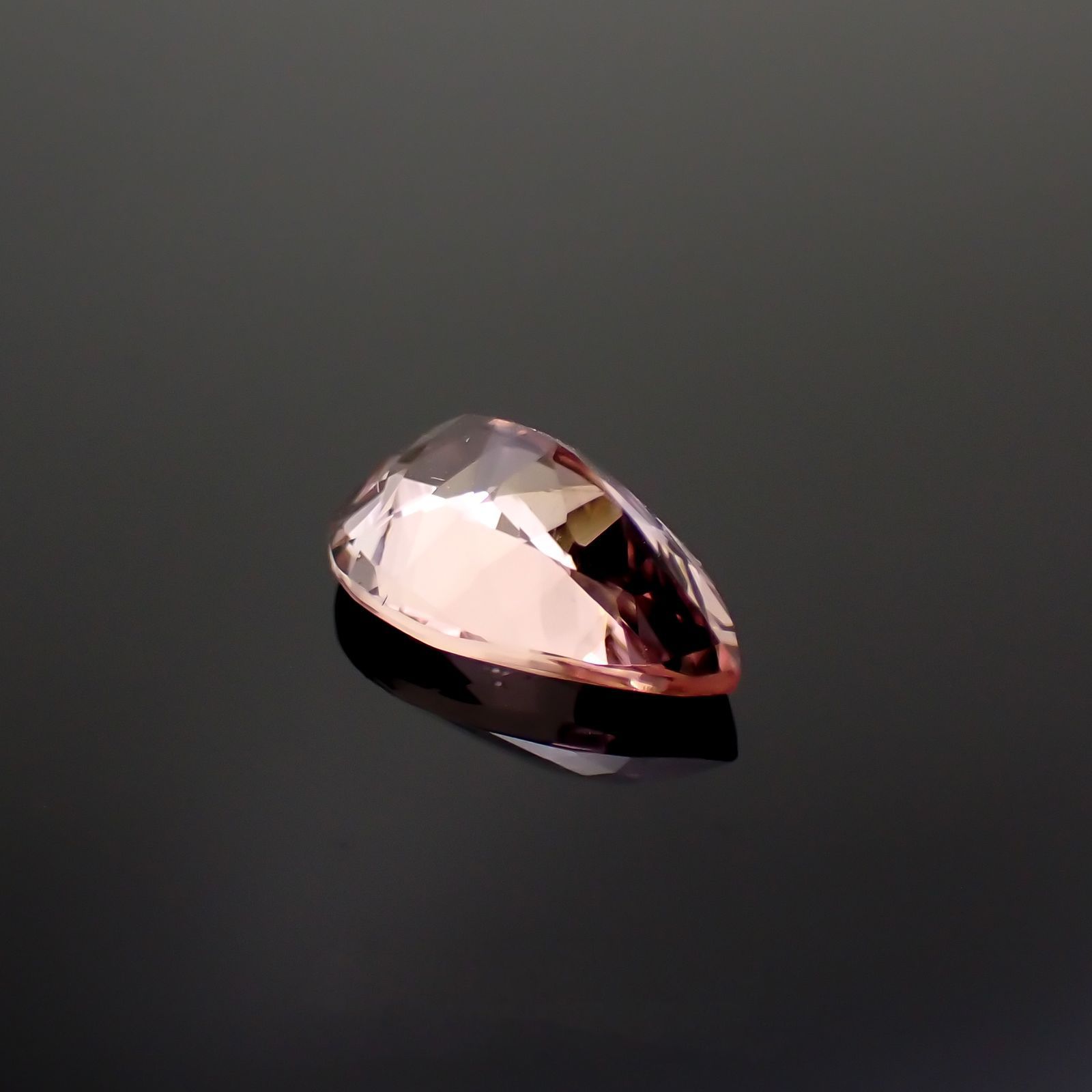モルガナイト(宝石名モルガナイト)ナイジェリア産 2.292ct ソ付(彩珠)[221018878]11.9x7.4mm前後