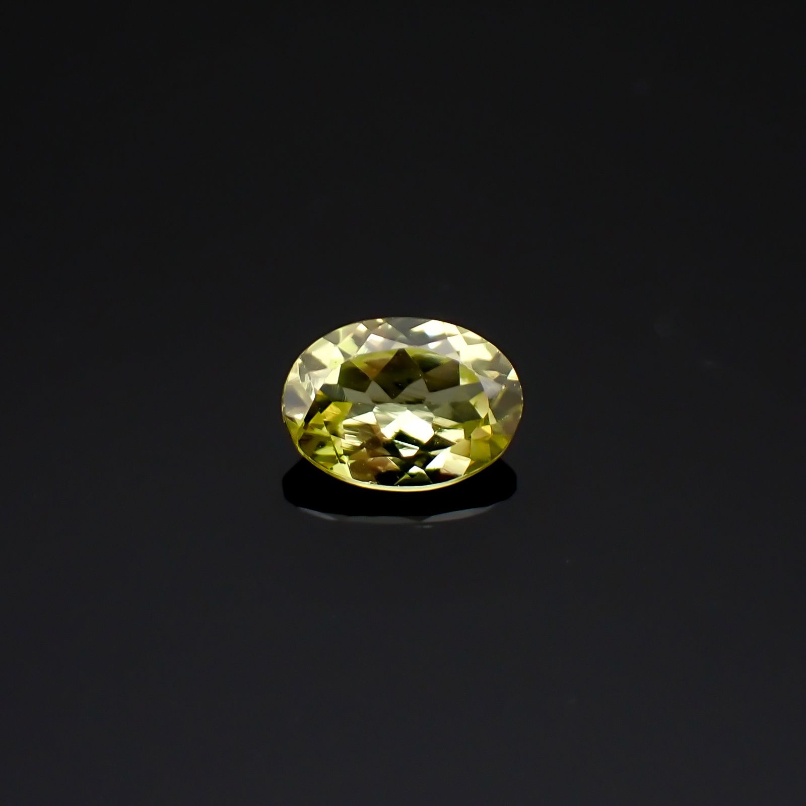 マリガーネット マリ共和国産 0.85ct / 7x5.1mm前後 [260732544]