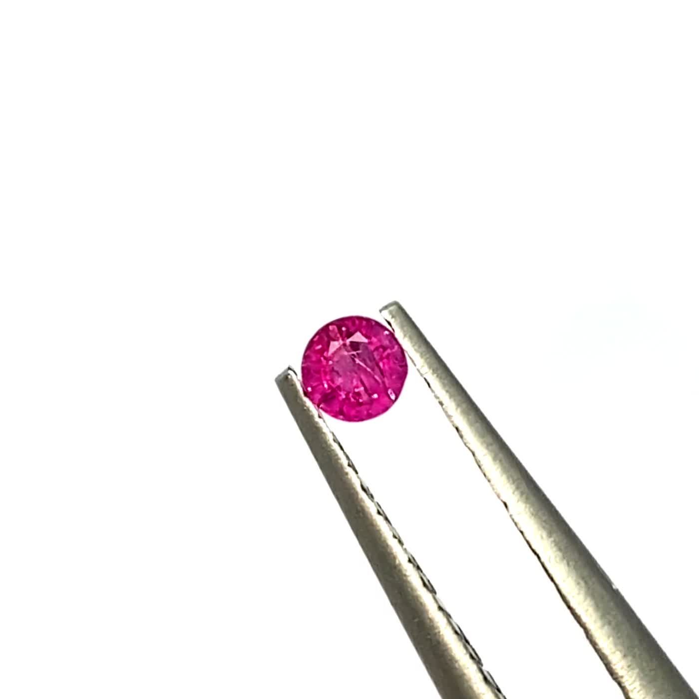 レッドベリル(宝石名レッド・ベリル)アメリカ・ユタ州産 0.085ct