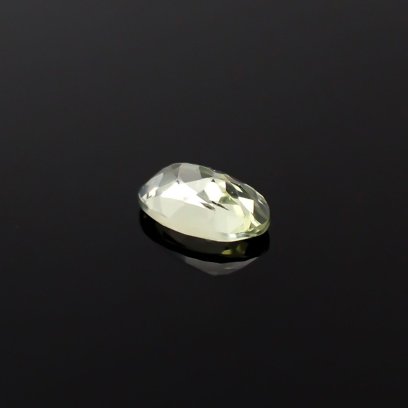 クリソベリルキャッツアイ スリランカ産 0.29ct [250329927]5.1x3.1mm前後