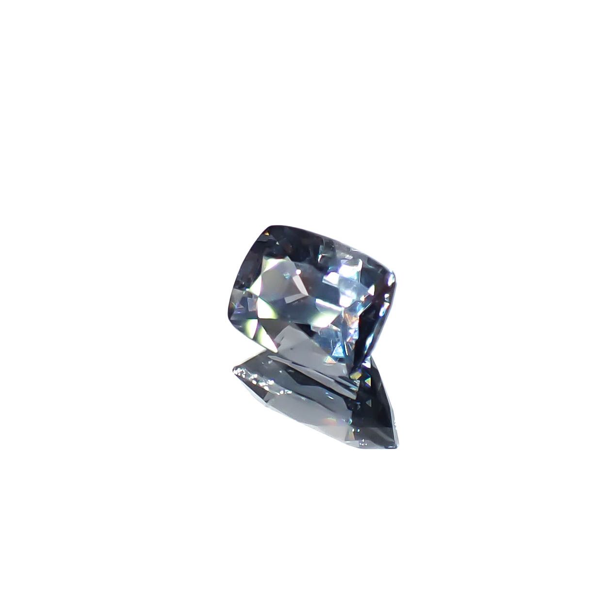 プラチナスピネル(宝石名スピネル)ビルマ産 0.98ct 識別済[250730753]6.6x4.7mm前後