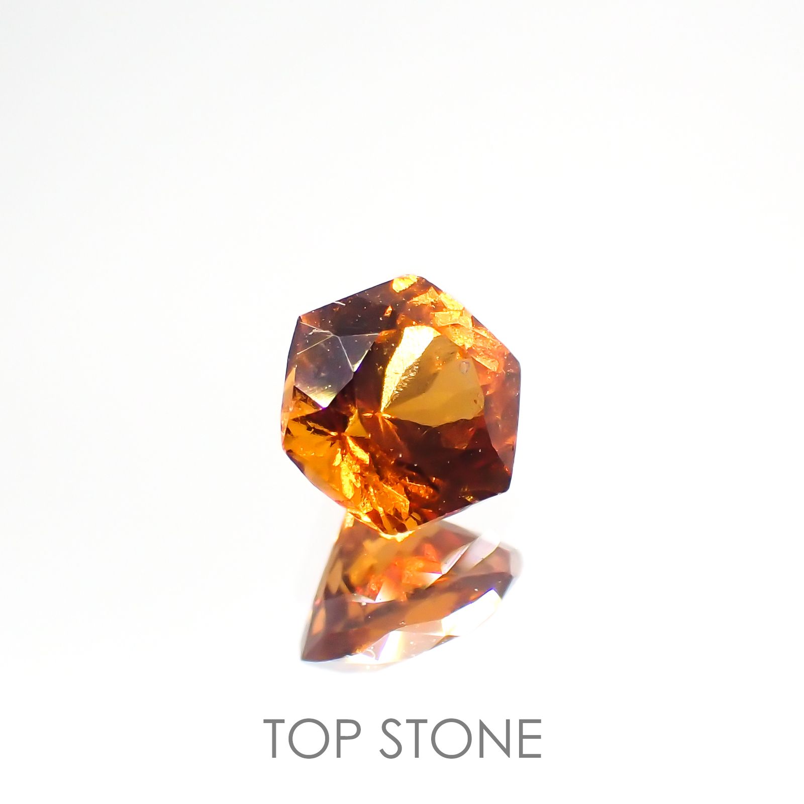◇ヘキサゴンカット◇ヘソナイトガーネット(宝石名ガーネット) スリランカ産 0.69ct 識別済[210912689]4.9×4.9mm前後