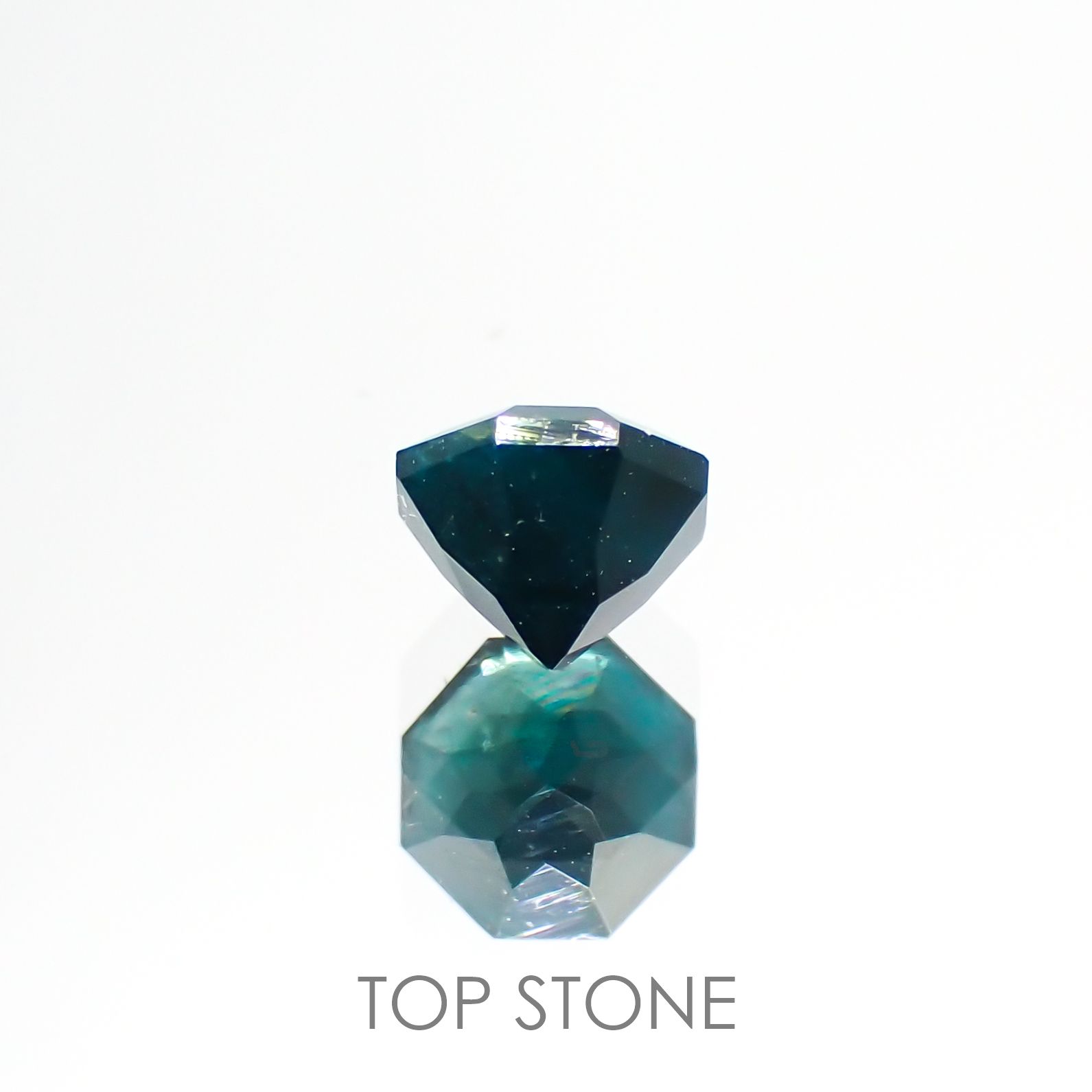 ◇オクタゴンカット◇グランディディエライト マダガスカル産 ルース 0.59ct[210813067]4.8×4.8mm前後