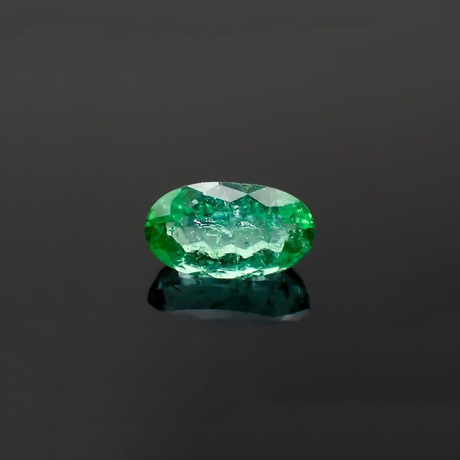 パライバトルマリン(宝石名トルマリン/別名パライバ・トルマリン)ブラジル産 ソ付(宝貴協) 0.675ct / 6.9x4mm前後 [260318784]