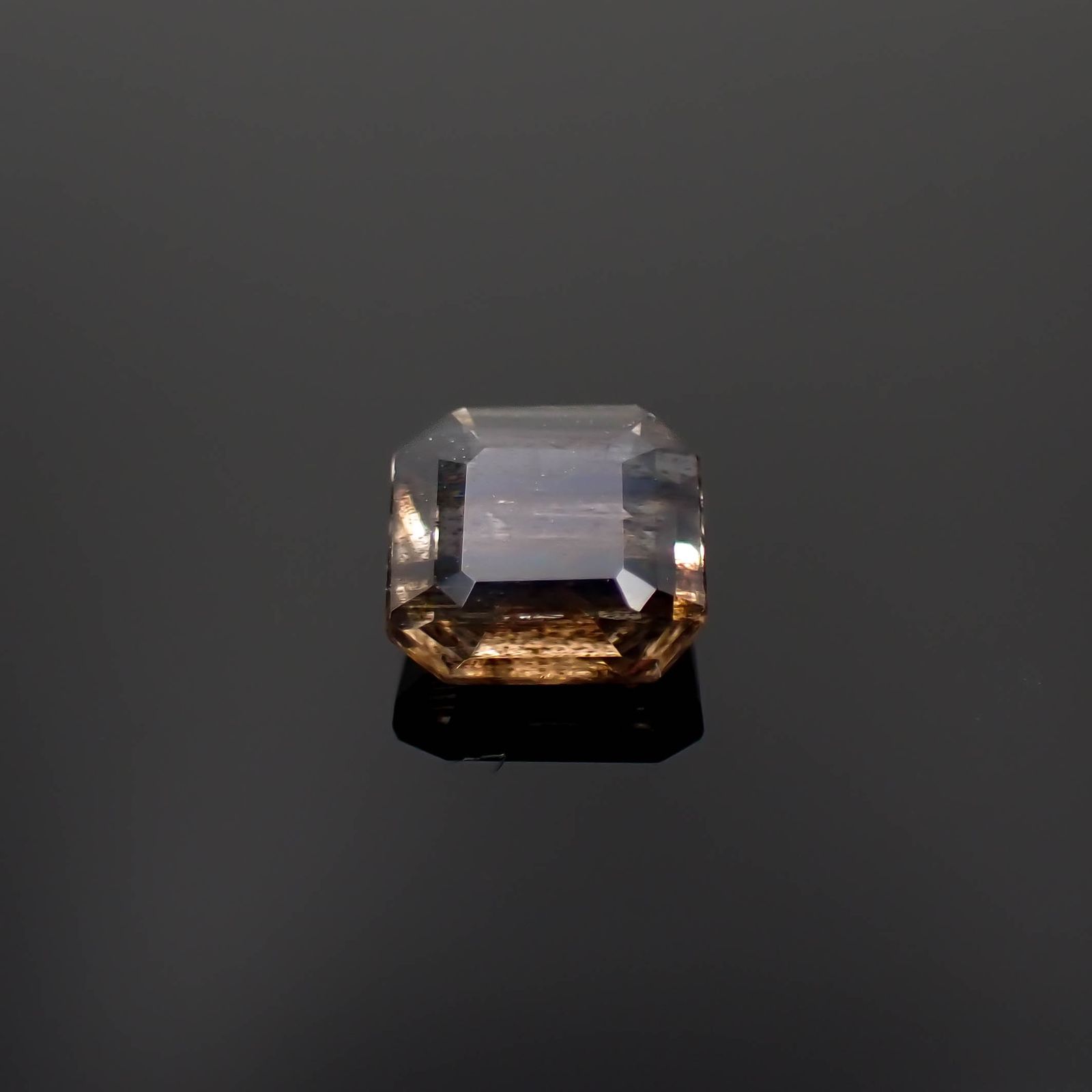 レインボースキャポライト ブラジル産 0.68ct[230320923]5.8x5.8mm前後