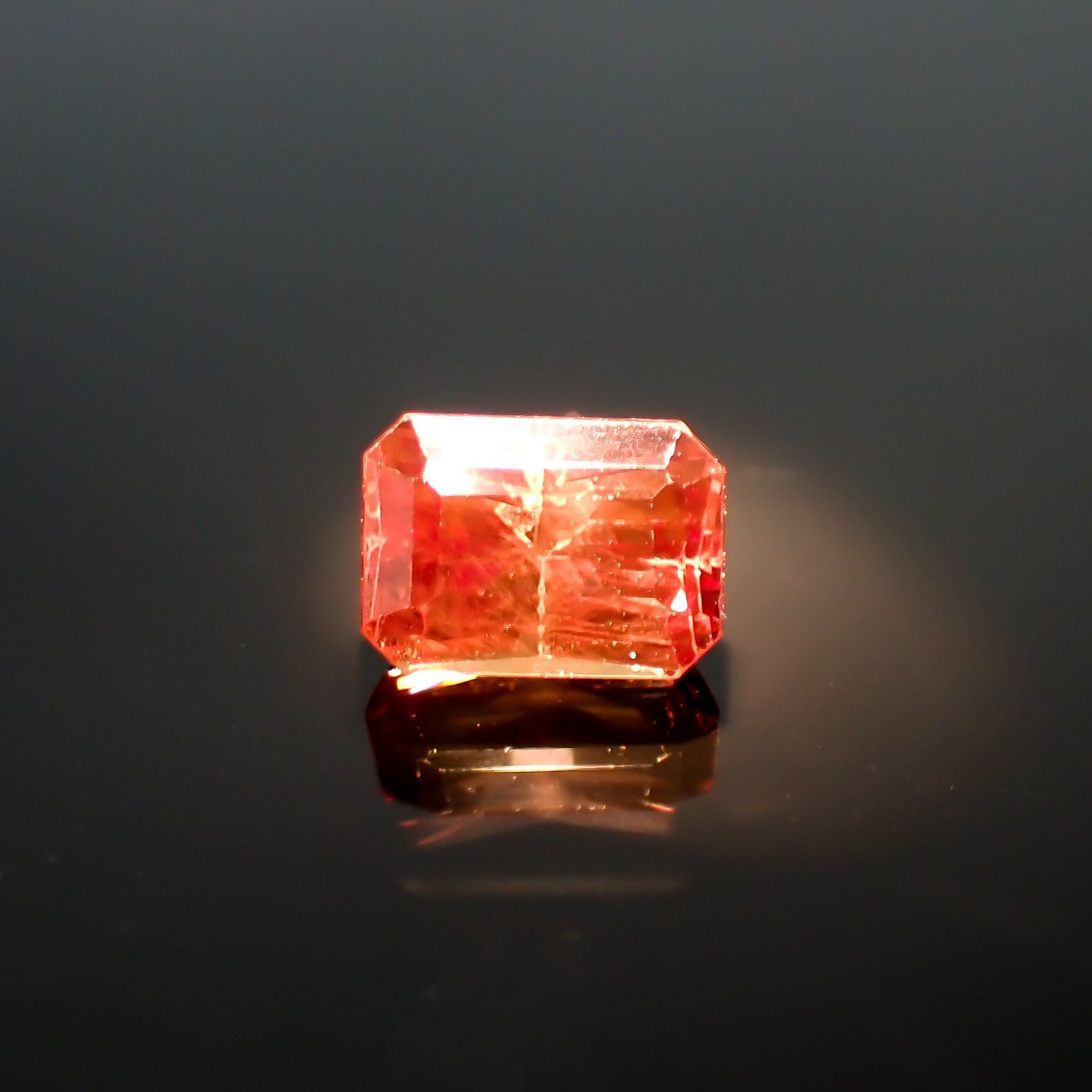 カラーシフトマラヤガーネット(宝石名ガーネット)タンザニア産 1.35ct 識別済[220115014]6.7x4.7mm前後