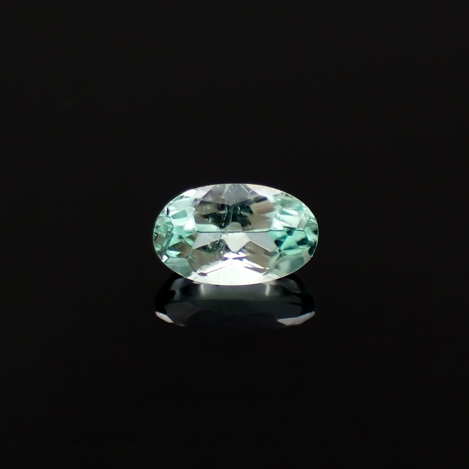 パライバトルマリン モザンビーク産 0.30ct / 5.1x3.1mm前後 [230220374]