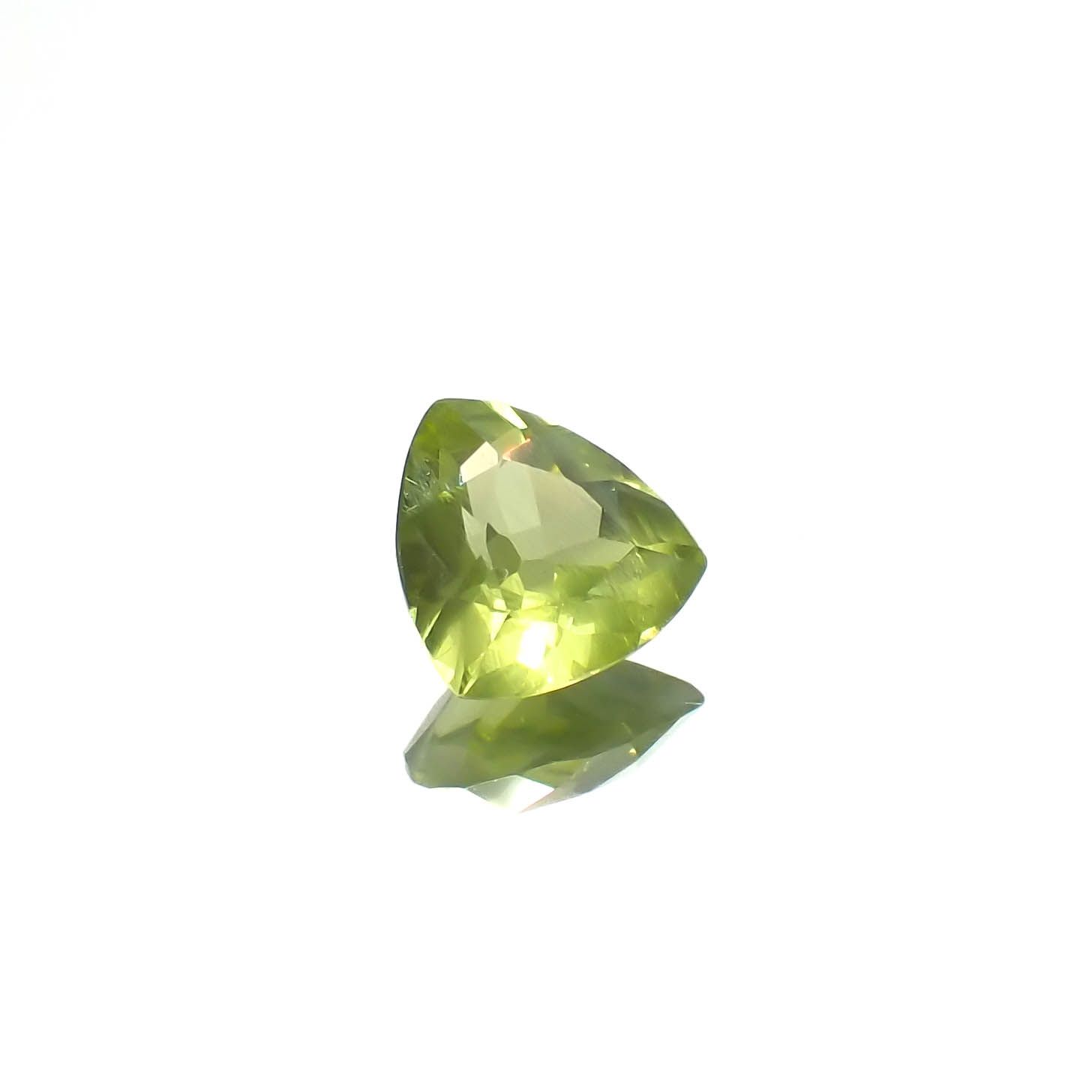 グリーンエンスタタイト(宝石名グリーン・エンスタタイト)カメルーン産 0.78ct 識別済[240125618]6.3x6.1mm前後