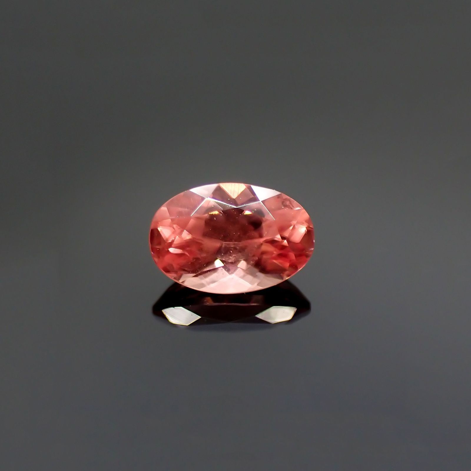 ロードクロサイト(宝石名ロードクロサイト)アメリカ・コロラド州スイートホームマイン産 ソ付(彩珠) 0.541ct / 6.1x4mm前後 [231124250]