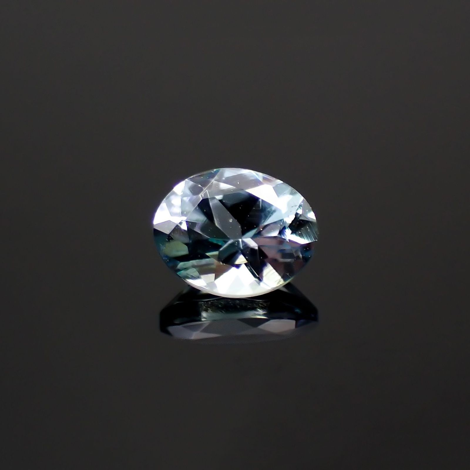 ブルーコーネルピン(宝石名コーネルピン)タンザニア産 識別済 0.31ct / 4.7x3.6mm前後 [251019226]