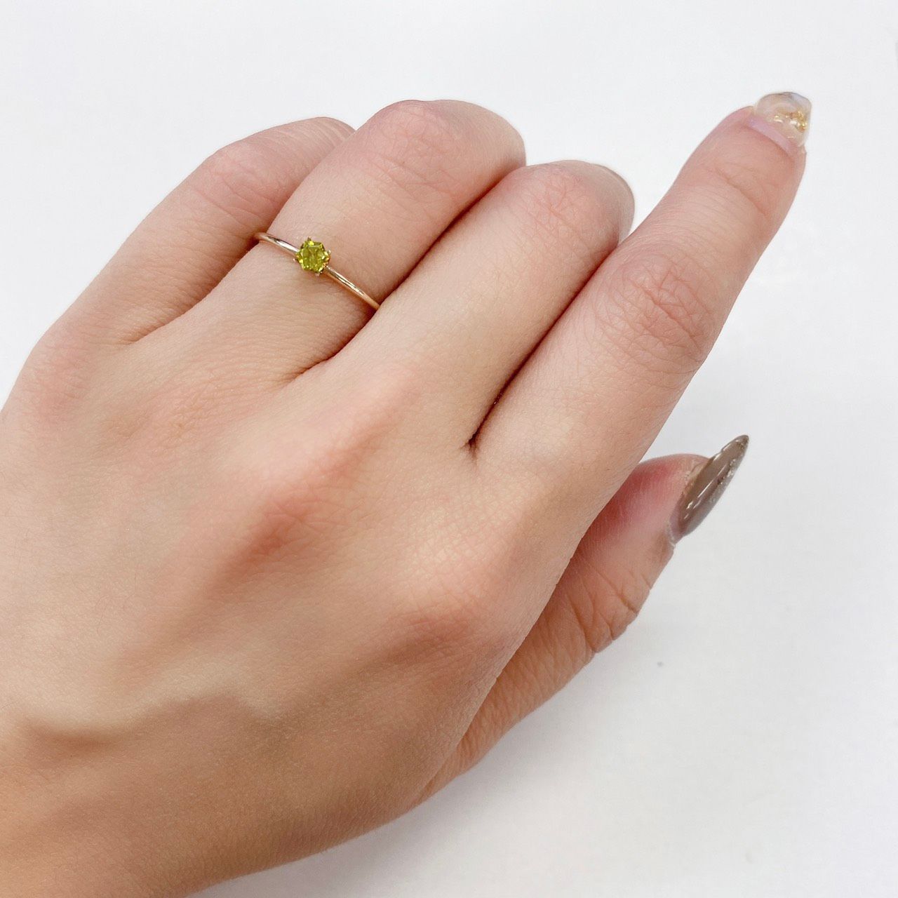 ◇ヘキサゴンカット◇スフェーン(宝石名スフェーン) マダガスカル産 0.18ct 識別済[210610962]3×3mm前後