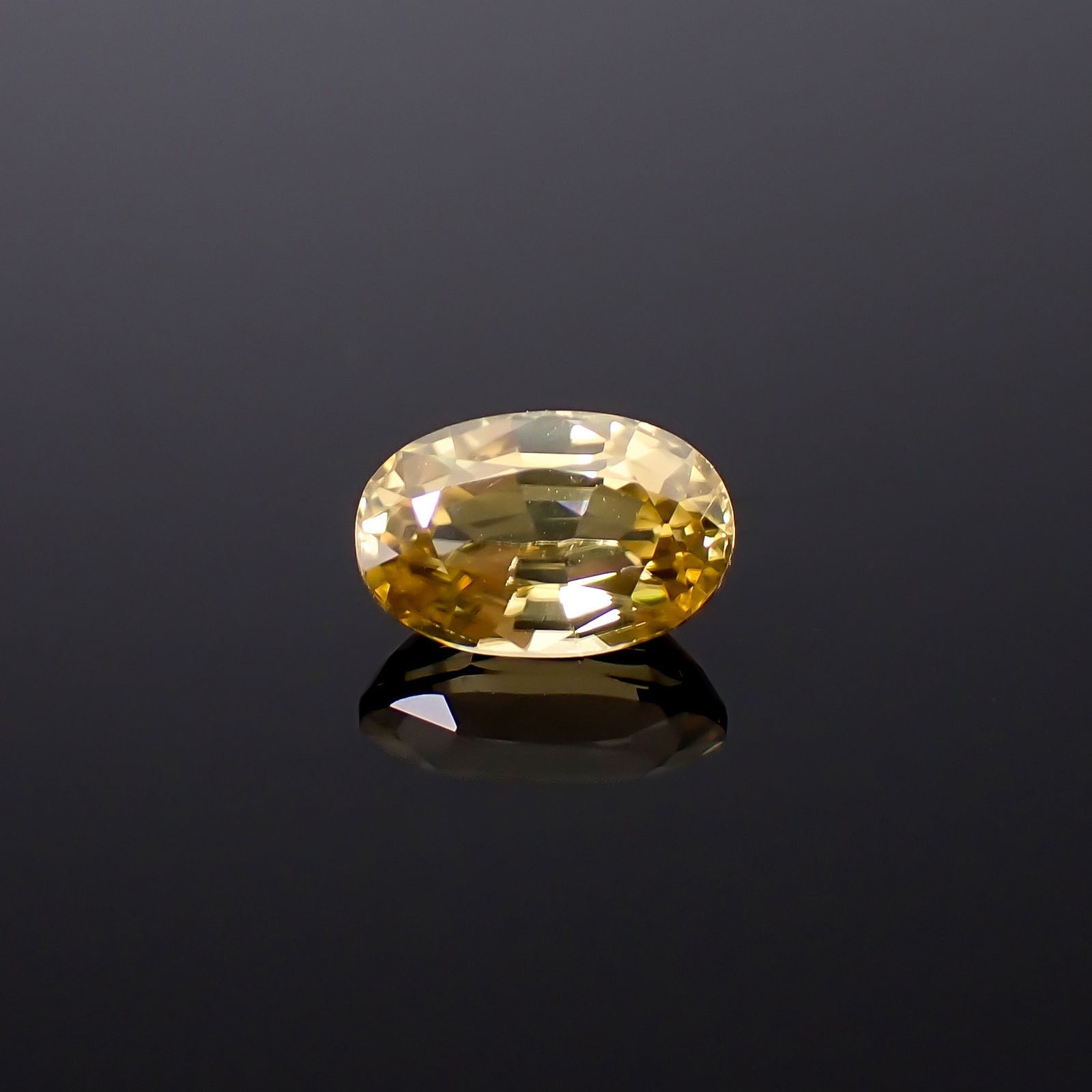 イエロージルコン スリランカ/カンボジア産 2.28ct / 8.7x5.7mm前後 [260932966]