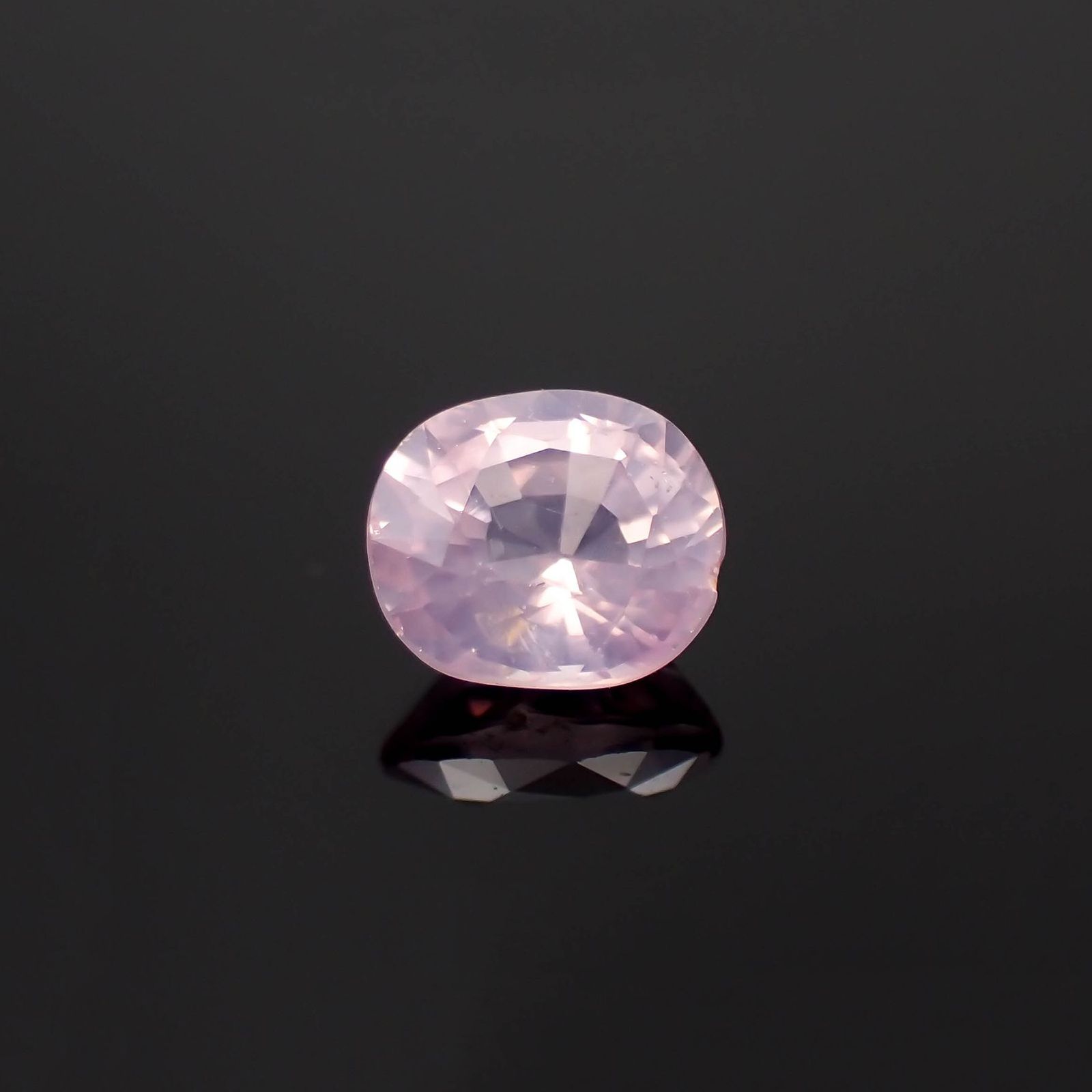 シルキーピンクサファイア 非加熱 ベトナム産 0.60ct / 5.1x4.3mm前後 [221219593]