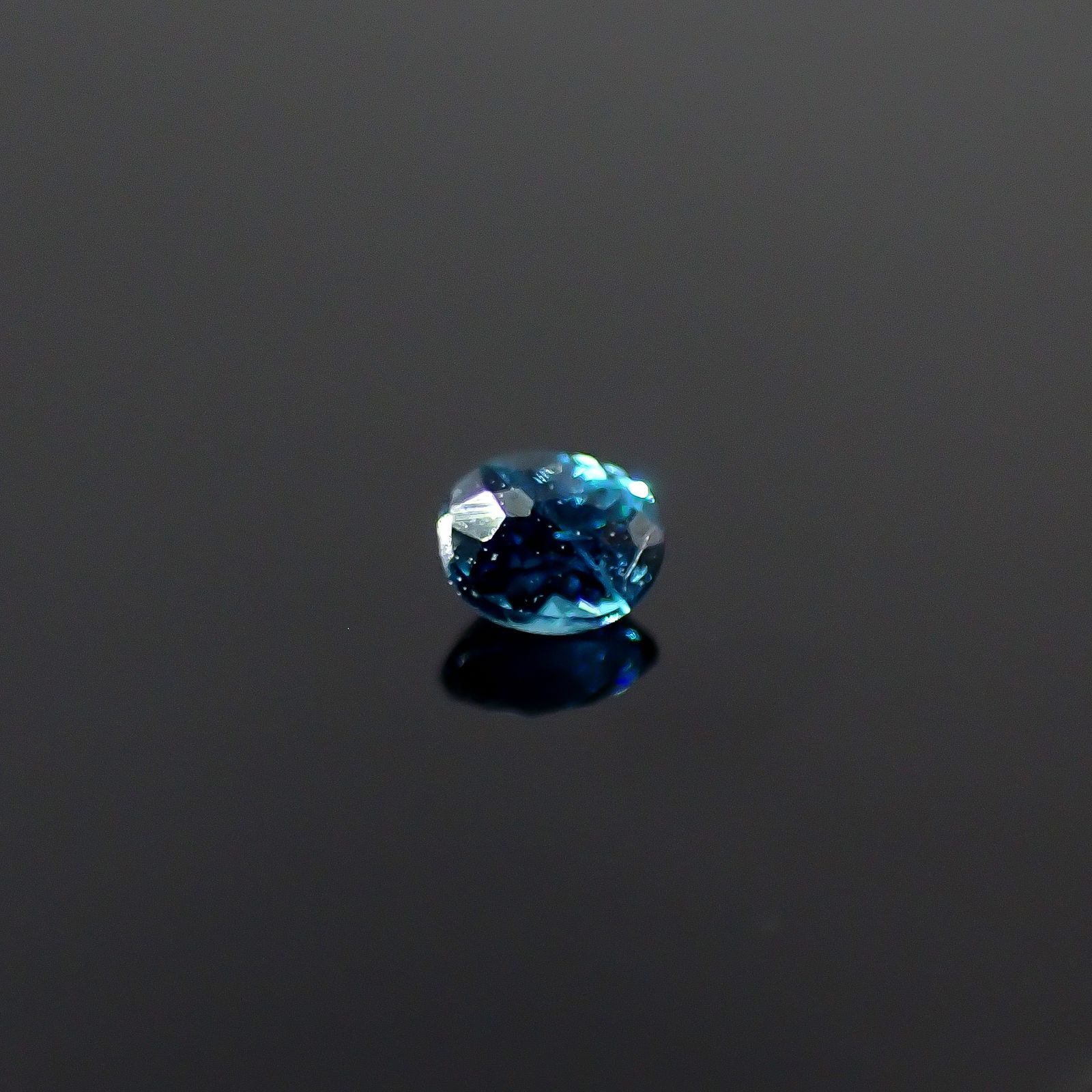 サファリン マダガスカル産 0.045ct [250730777]2.3x1.9mm前後