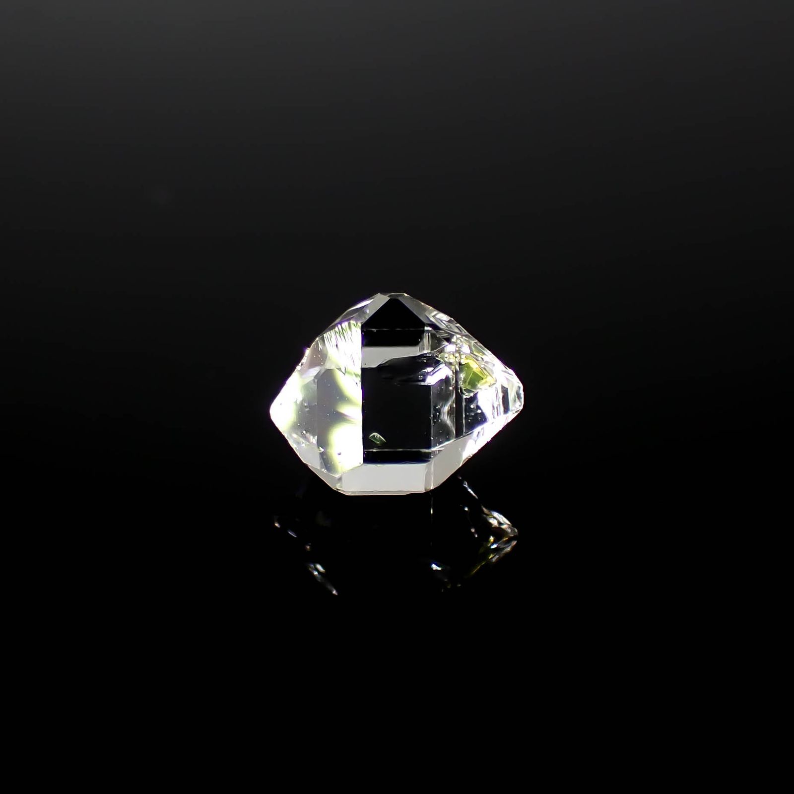 オイルインクォーツ原石 パキスタン産 1.56ct[240828670]8.8x6.8mm前後