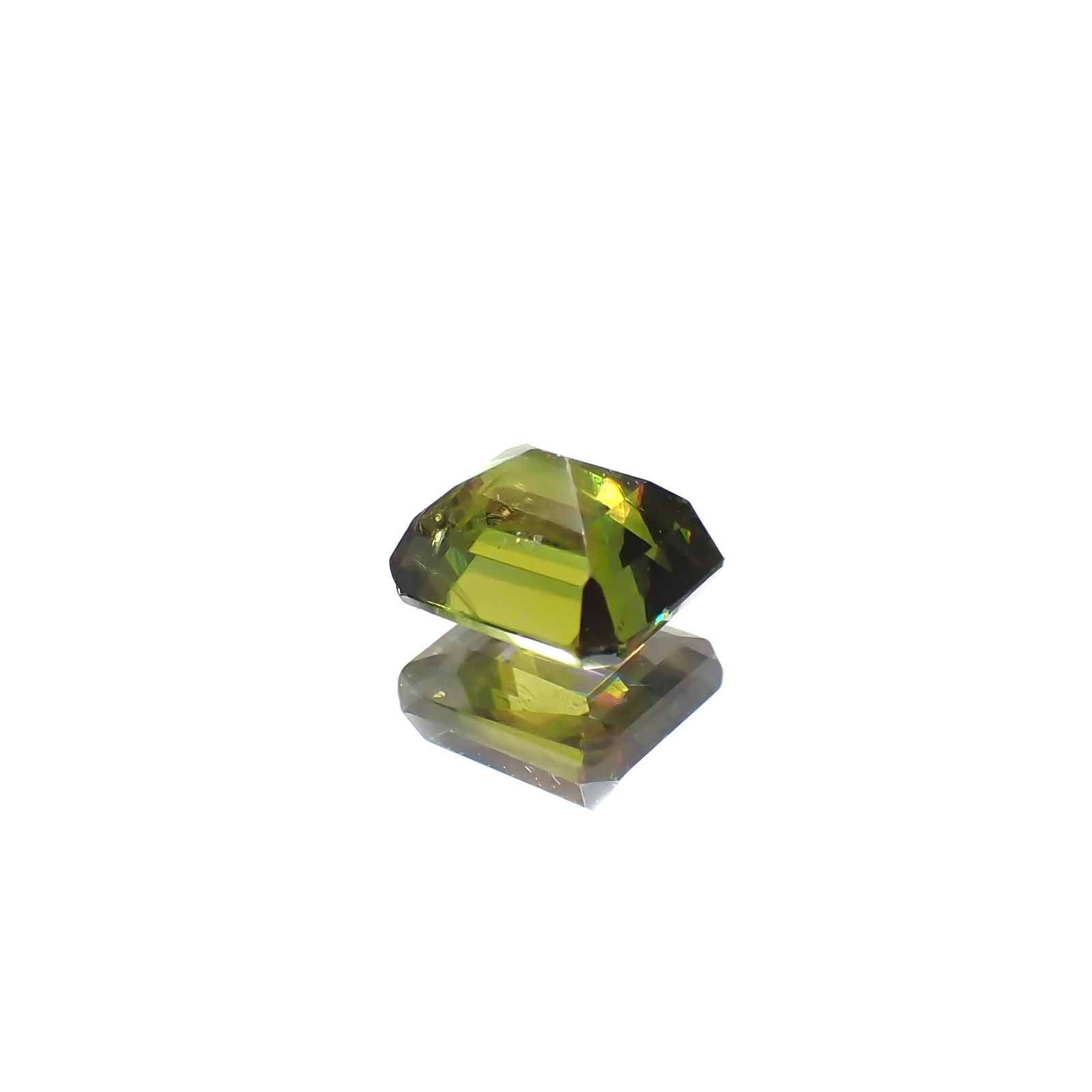 カラーチェンジスフェーン(宝石名スフェーン（カラーチェンジ・タイプ）)パキスタン産 0.79ct 識別済[231224734]5.2x4.7mm前後
