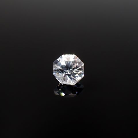 ◇オクタゴンカット◇カラーレスジルコン(宝石名ホワイト・ジルコン)スリランカ/カンボジア産 識別済 0.84ct / 5x4.9mm前後 [251231389]