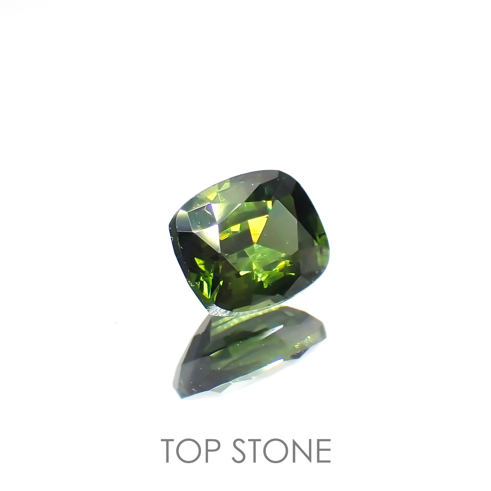 グリーンジルコン(宝石名ジルコン)スリランカ/カンボジア産 0.99ct 識別済[220114896]6.2x5.1mm前後