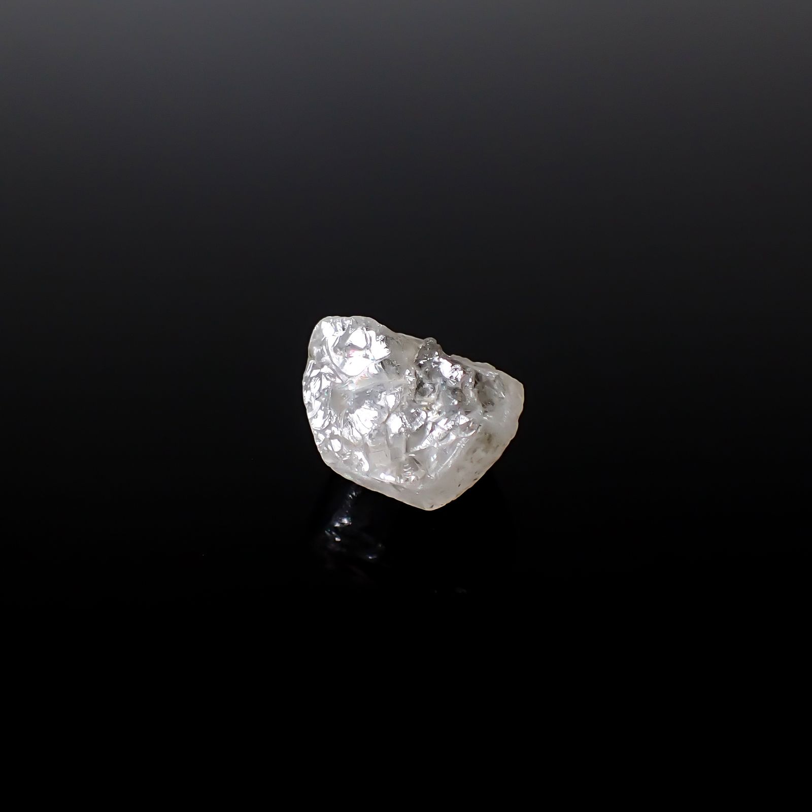 フェナカイト原石 ロシア産 6.98ct / 12x10.4mm前後 [260532175]