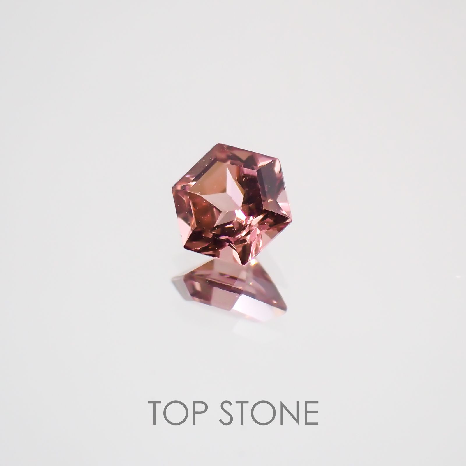 ◇ヘキサゴンカット◇マラヤガーネットSA(宝石名ガーネット) タンザニア産 0.35ct 識別済[210210094]4×4mm前後