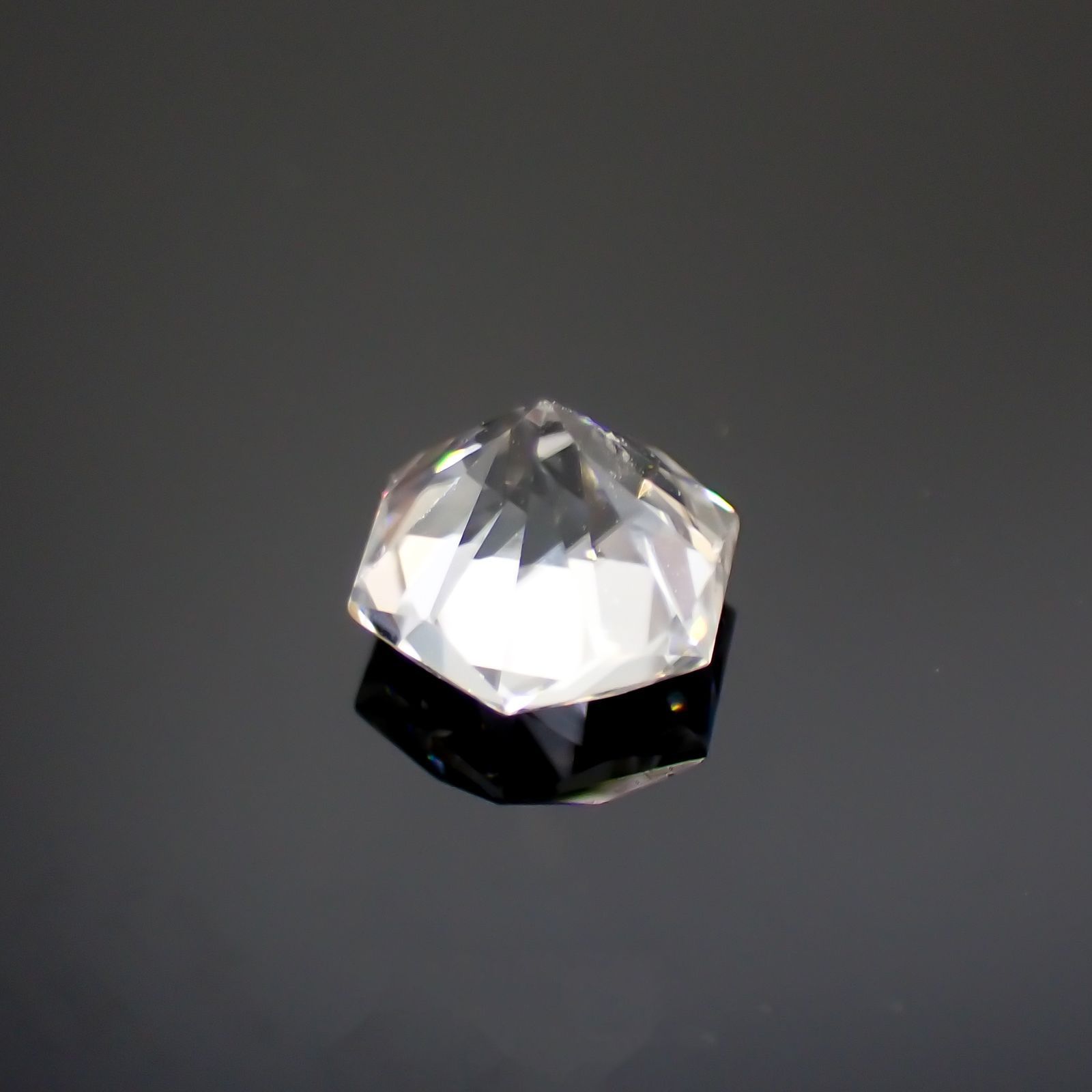 ◇ヘキサゴンカット◇カラーレスジルコン(宝石名ホワイト・ジルコン)スリランカ/カンボジア産 0.87ct 識別済[220114276]4.8x4.7mm前後