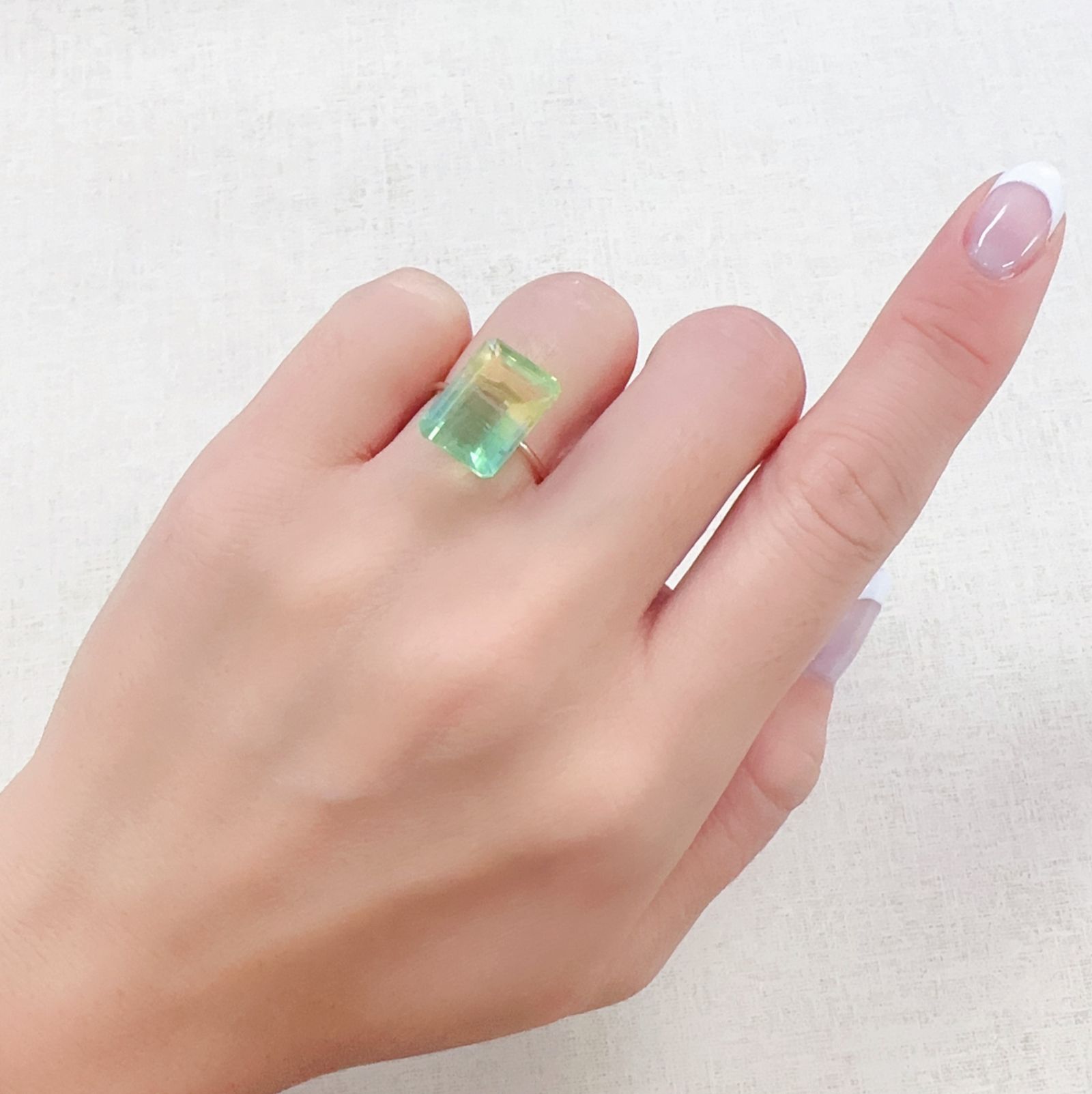 バイカラーフローライト フルオレッセンス ブラジル産 9.59ct[230722970]13.6x10mm前後