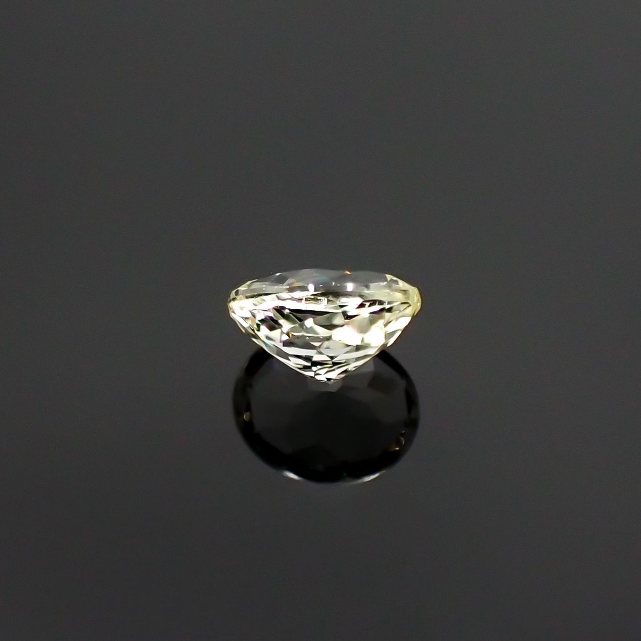 リューコガーネット(宝石名ホワイト グロッシュラー・ガーネット) ビルマ産 0.32ct 識別済[210711541]4.5×3.7mm前後