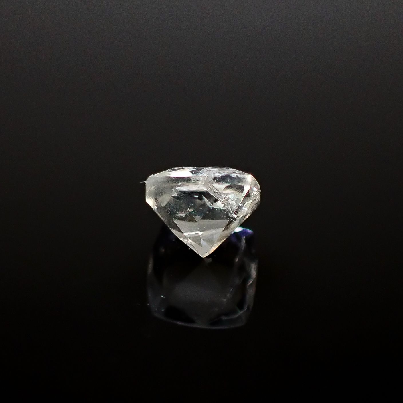 リューサイト 遊色効果あり イタリア産 0.41ct [250730647]4.6x4.6mm前後
