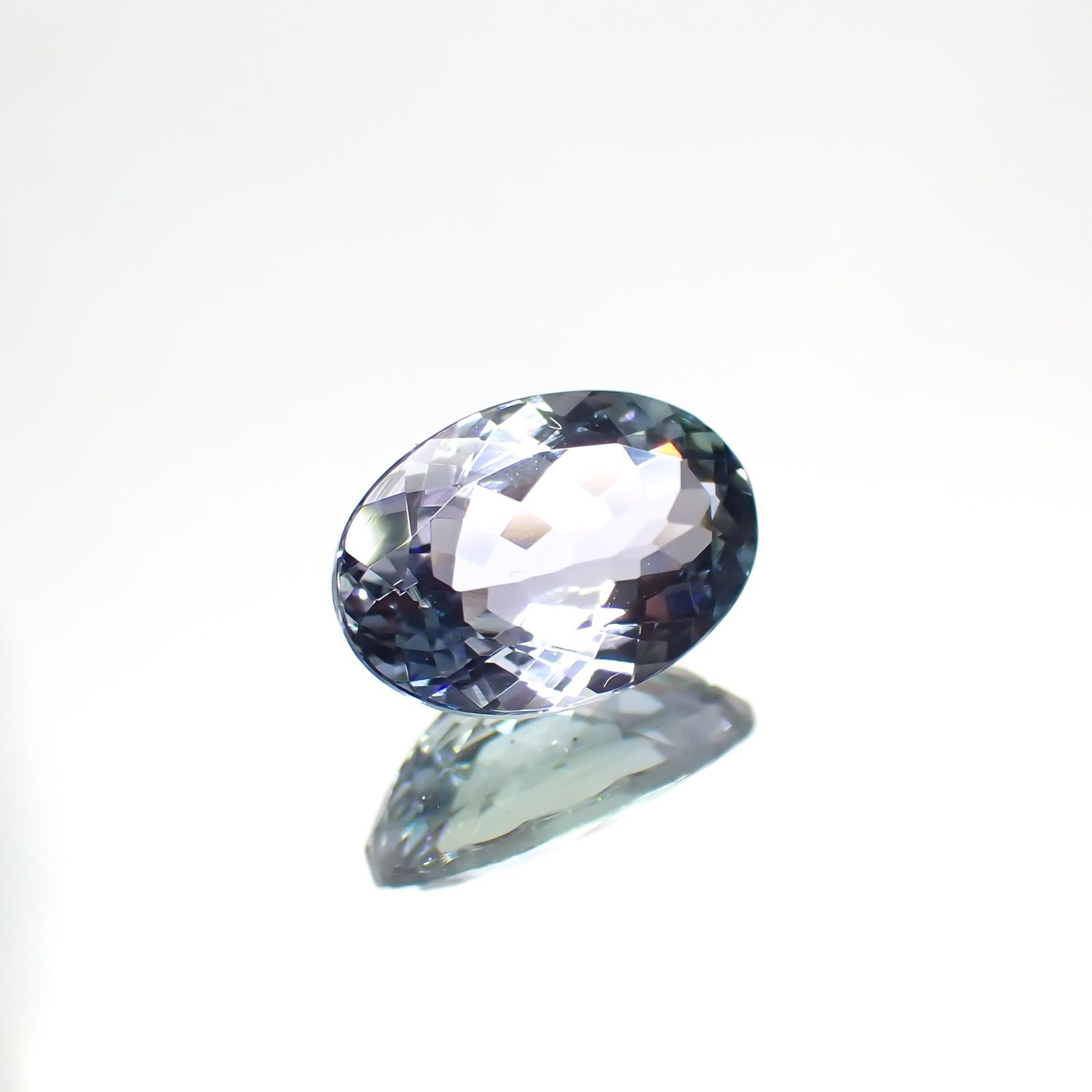 パーティカラータンザナイト(宝石名タンザナイト) タンザニア産 1.915ct ソ付(彩珠)[210410414]9.7×6.6mm前後