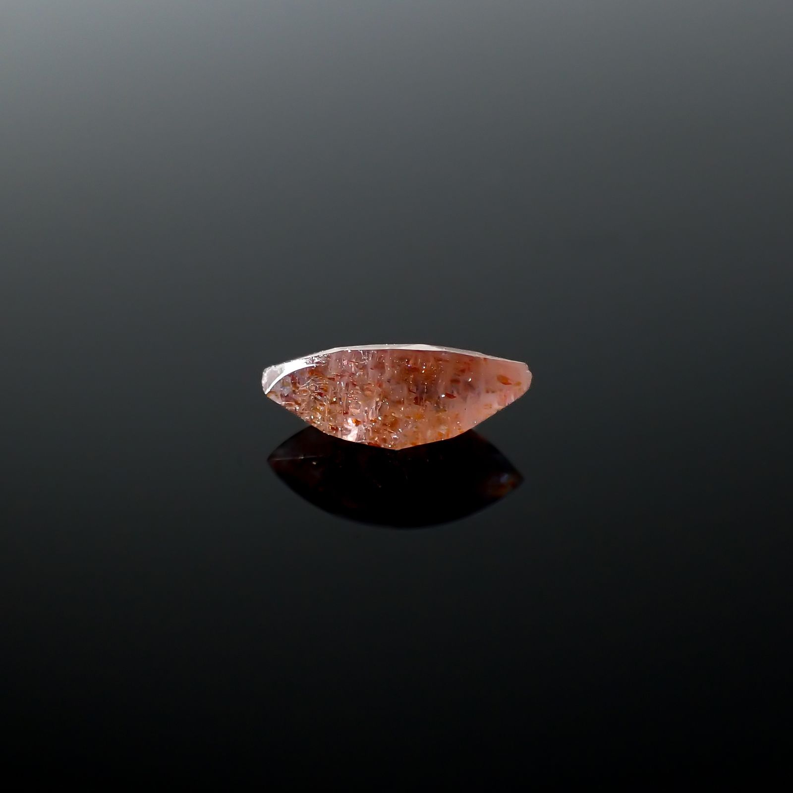 ブラッドショットアイオライト インド産 0.62ct[240125386]8.9x4.2mm前後