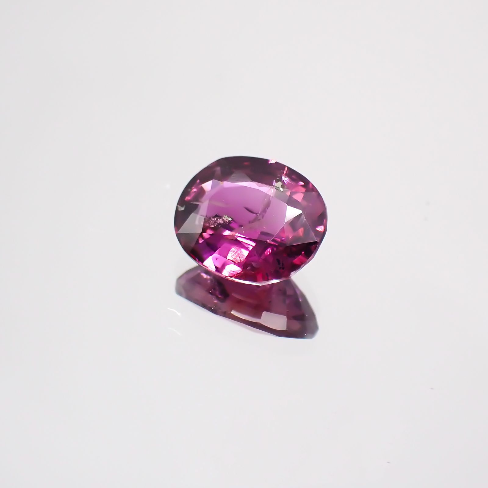 パープルサファイア(宝石名バイオレット・サファイア) カシミール地方産 1.236ct ソ付(彩珠)[210510234]7.3×6mm前後