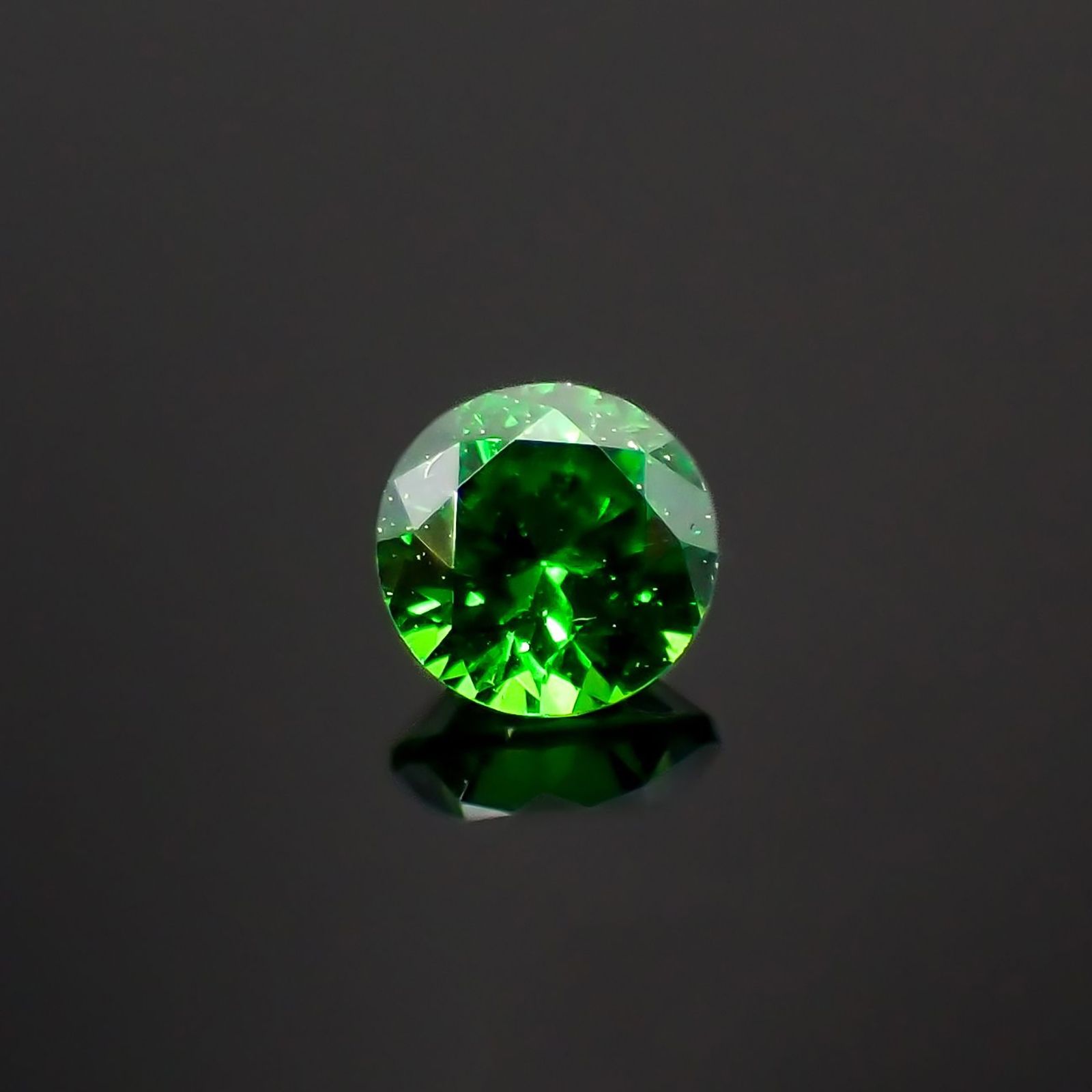 デマントイドガーネット ロシア産 0.061ct / 2.2x2.2mm前後 [230119884]