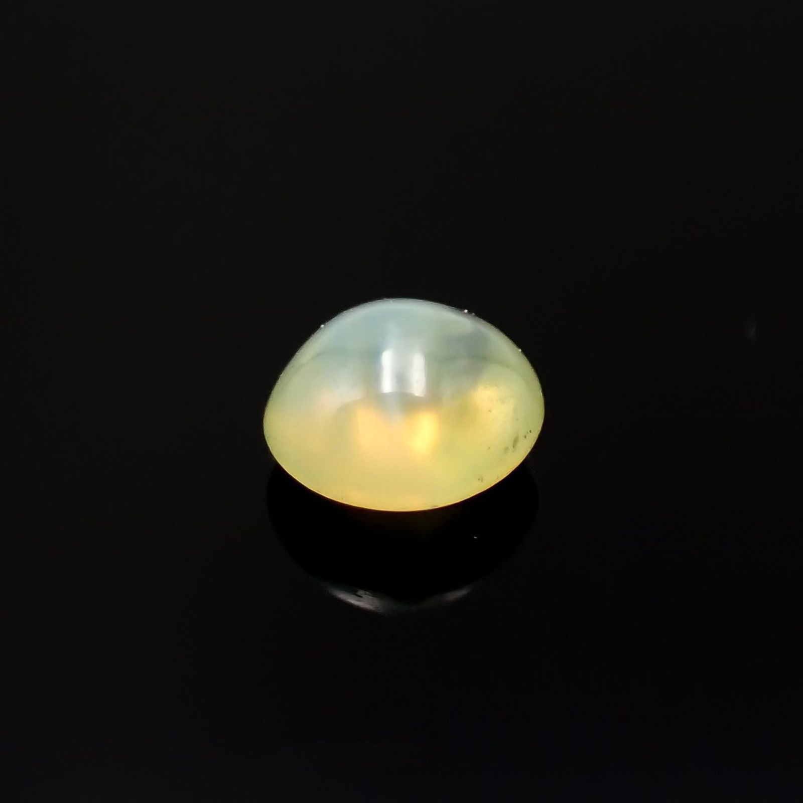 クリソベリルキャッツアイ スリランカ産 0.31ct / 3.8x3.8mm前後 [260118250]