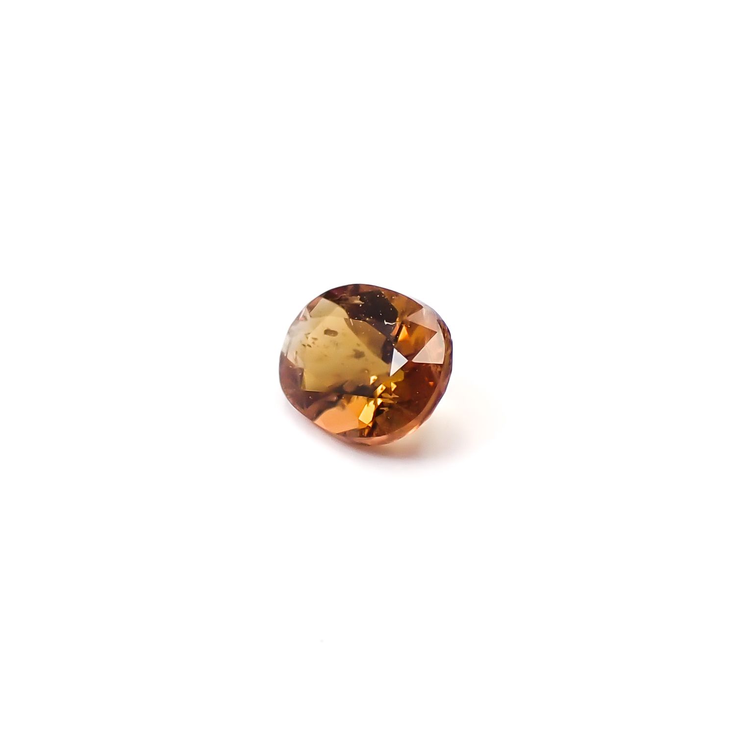 ゴールデンアイオライト(宝石名コーディエライト)マダガスカル産 識別済 0.18ct / 4.3x3.3mm前後 [260532192]