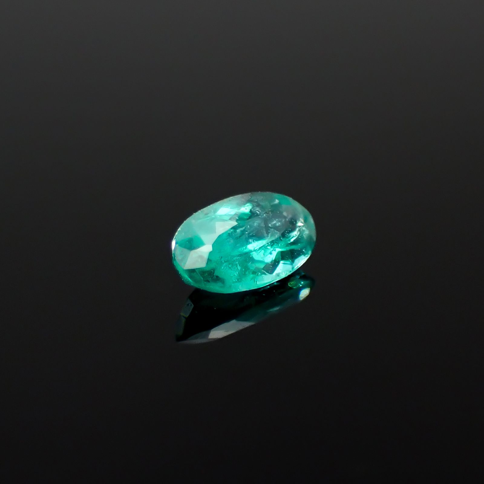パライバトルマリン ブラジル・パライバ州バターリャ鉱山産 0.30ct[240928759]5.9x3.4mm前後